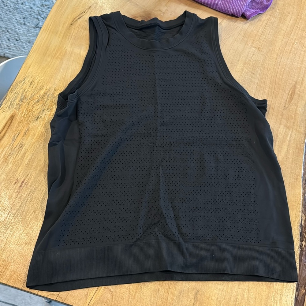Lululemon muscle shirt size 4/6